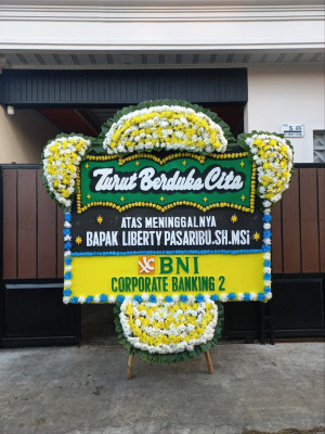 Papan Bunga Duka di Ujung Batu