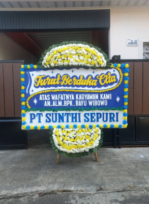 Papan Bunga Duka di Ujung Batu