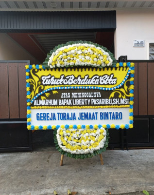 Papan Bunga Duka di Ujung Batu