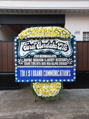 Papan Bunga Duka di Ujung Batu